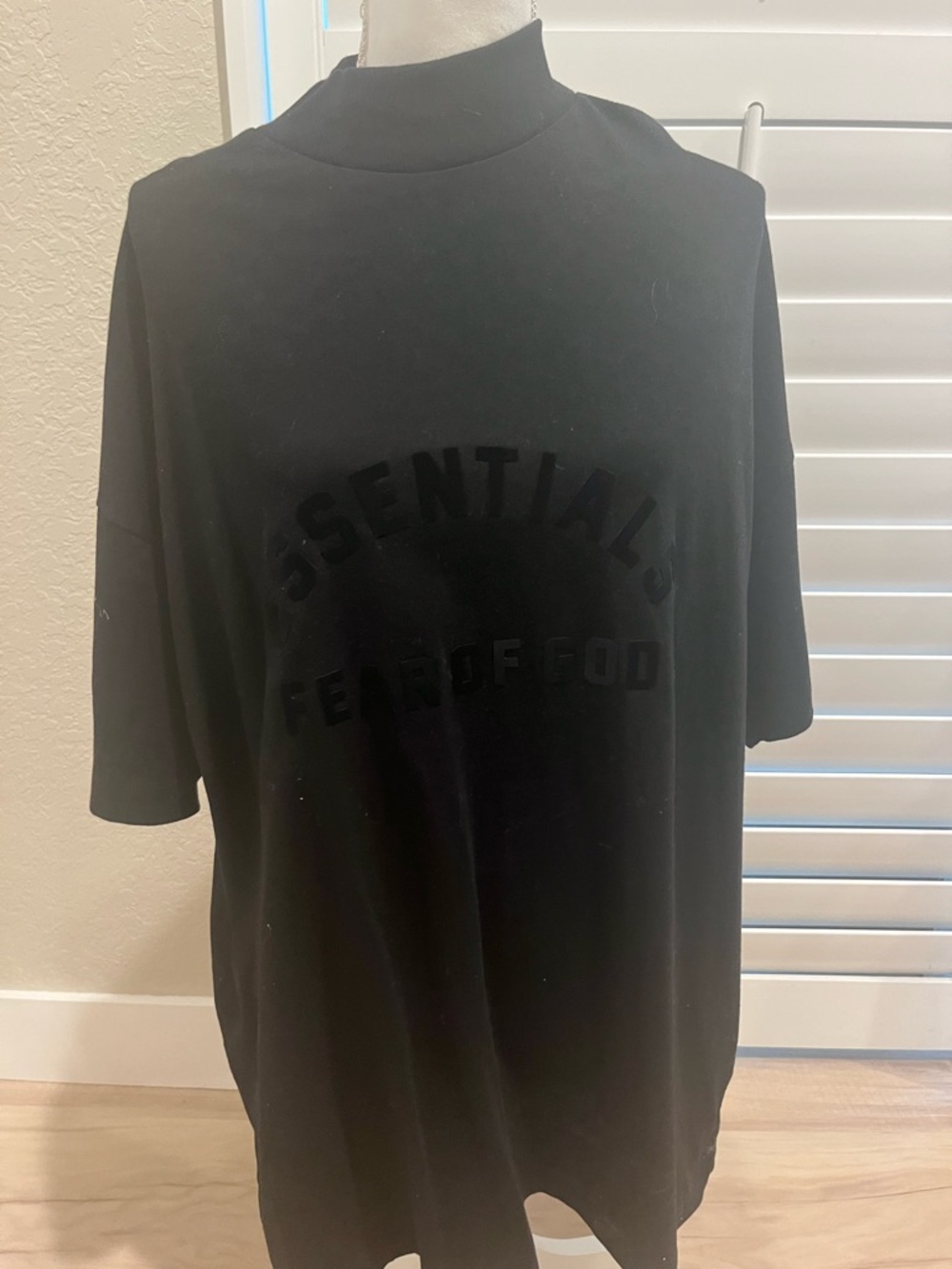 Men’s essentials Black Graphic Short Sleeve Tee